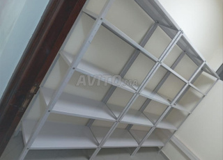 Rayonnage métallique léger avec fonds et parois