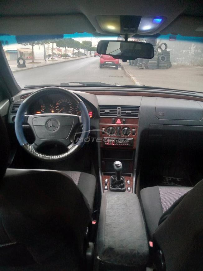Mercedes-Benz 220