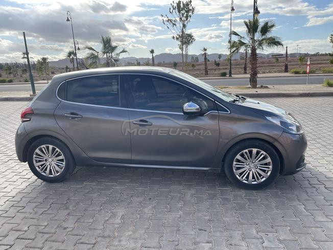 peugeot 208 white edition