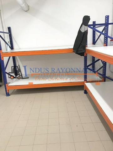 des rayons de stockage métallique  - 2