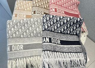 Châles Christian Dior CD5317