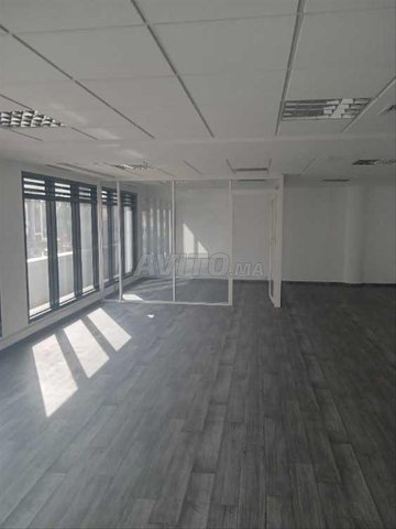 Plateau aménagé neuf à côté rond point d'Europe 