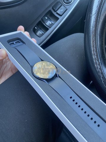 Samsung Galaxy watch 5 avec son chargeur