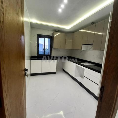 Appartement avec balcon dans un bâtiment avec ascenseur. Aide de l'État