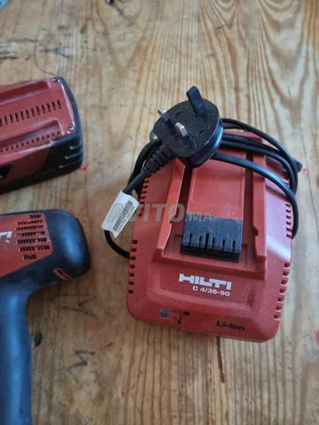 visseuse hilti 22 v avec deux batterie  - 2
