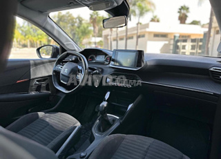 Peugeot 208 Diesel Manuelle 2023 à Rabat