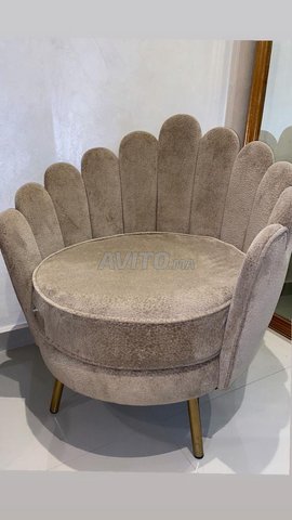 deux fauteuils en velours 