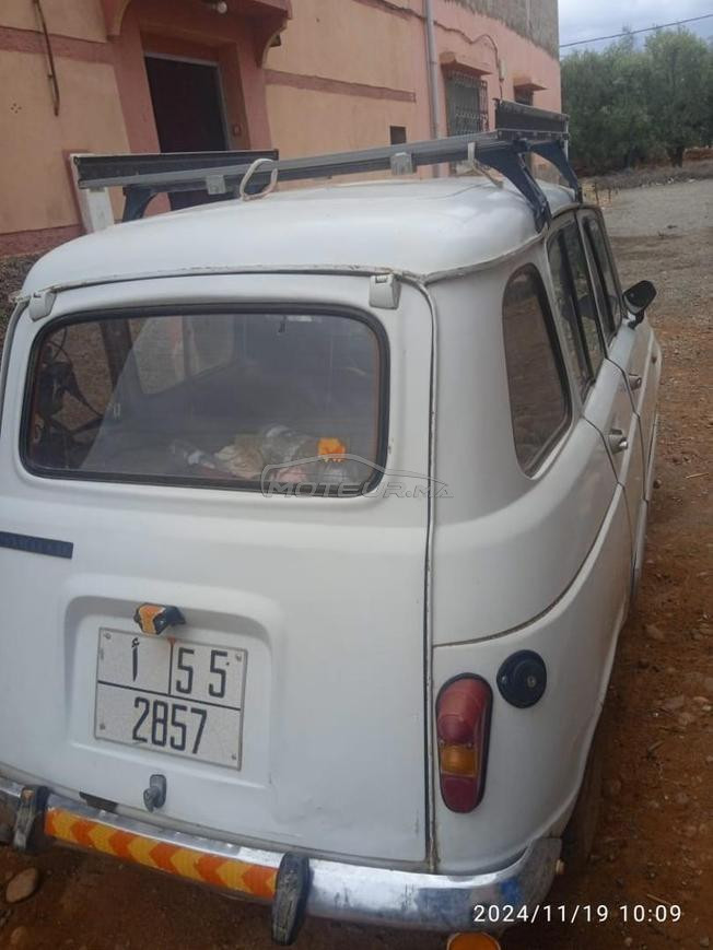 سيارة r4 