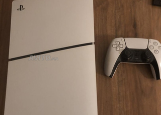 Ps5 digital 1T en très bonne état 