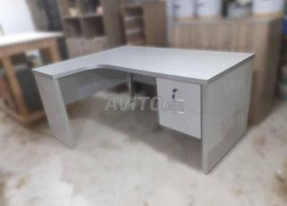 des bureaux en bois et semi métalliques