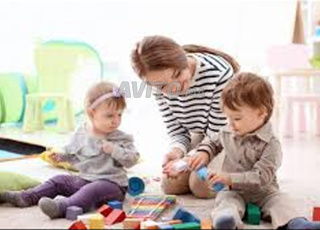 مربية أطفال nounou