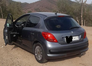 Peugeot 207 Diesel Manuelle 2008 à Rabat