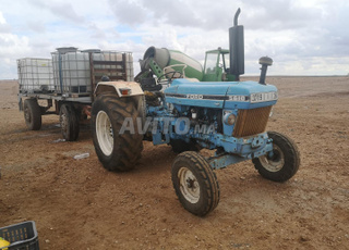 FORD 5610 tracteur agricole à pneus