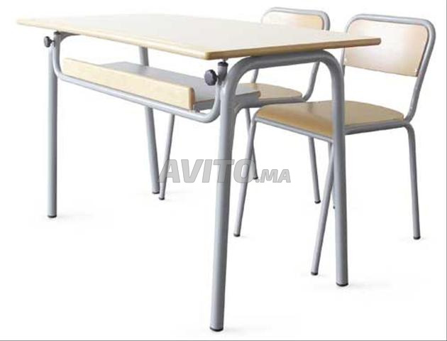 les tables scolaire avec pupitre