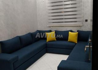 canapé bleu en forme de L