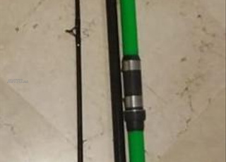 2 canne à pêche et un moulinet