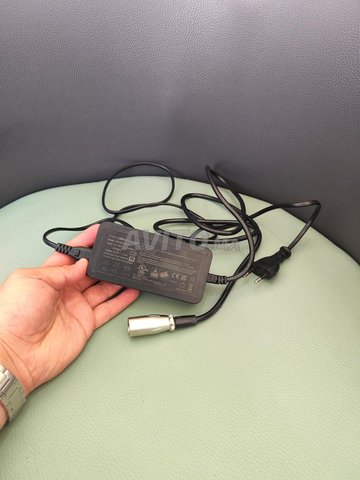 chargeur trottinette électrique et vélo 42 v