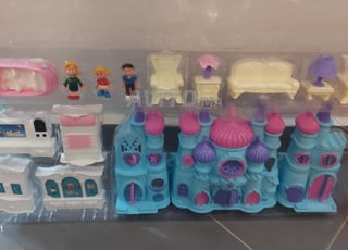 قلعة او قصر لعبة للبنات بجميع لوازمها 