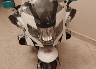 scoteure  et voiture pour anfant