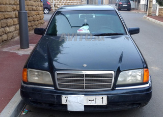 Mercedes-Benz 220 Diesel Manuelle 1996 à Rabat