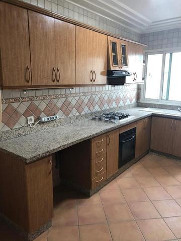 شقة للإيجار في منطقة راسين 2 غرف فارغة - 2