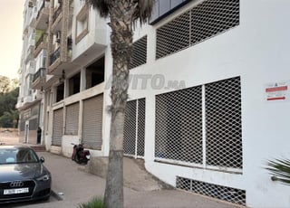 محلان للبيع في شارع الحسن الثاني