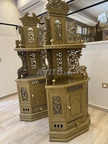 deux meubles et miroir 