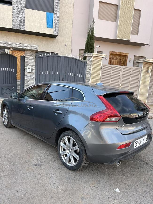 volvo v40 