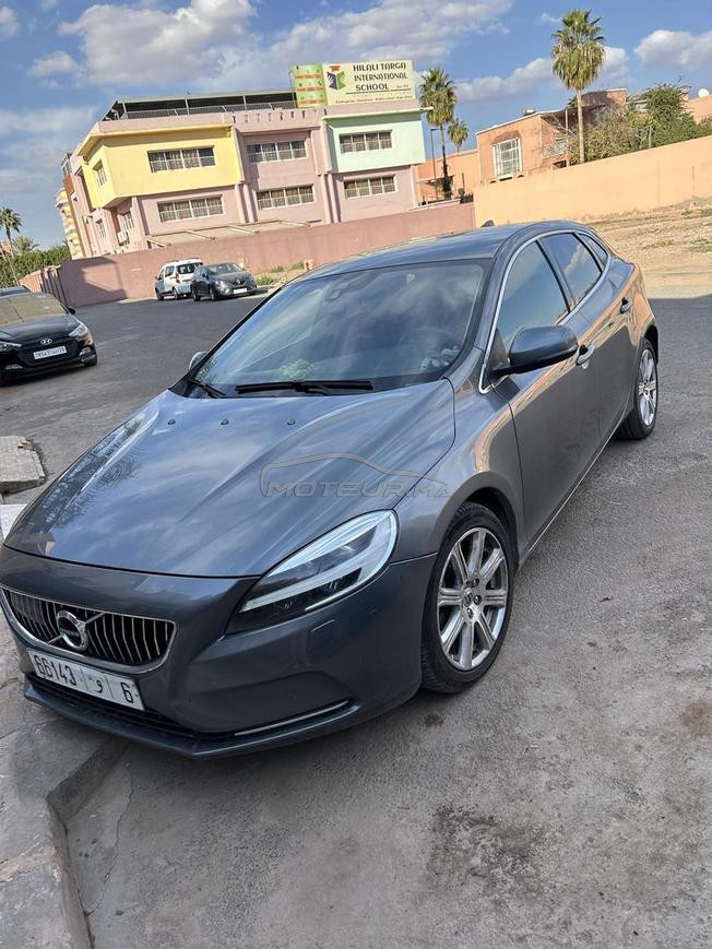 volvo v40 