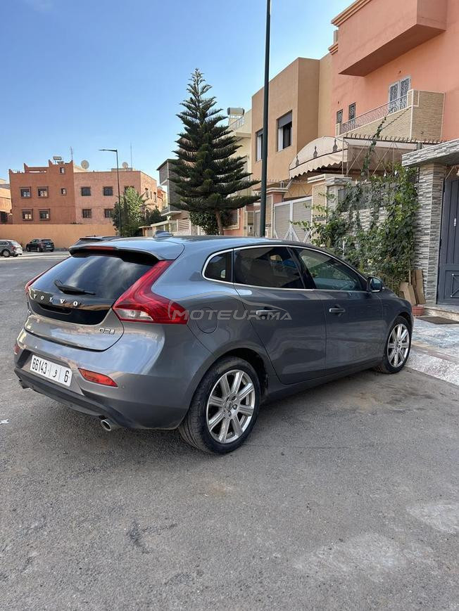 volvo v40 
