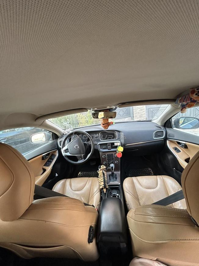 volvo v40 
