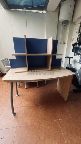 bureau en parfaite etat origine italie 