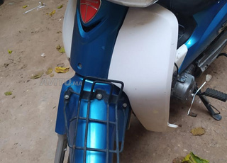 دراجة نارية للبيع موديل supercub C100