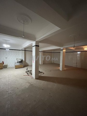 une magasin avec la cave a louer