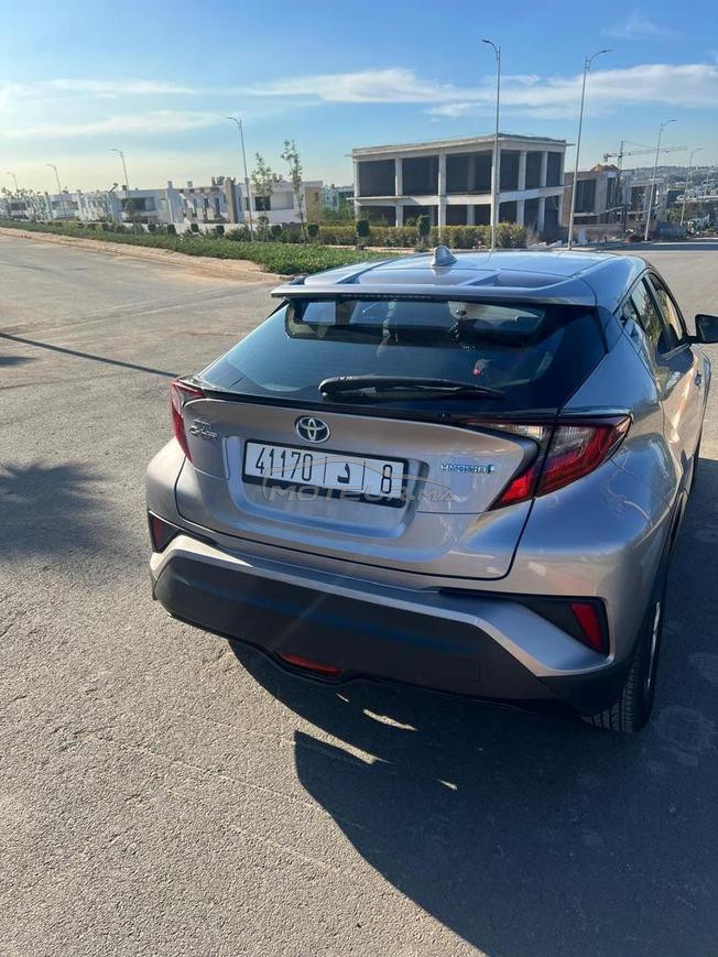 toyota ch-r en trés bonne état pour les serieux,