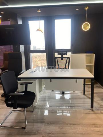 Mobilier de Bureau Durable et Innovant  - 2