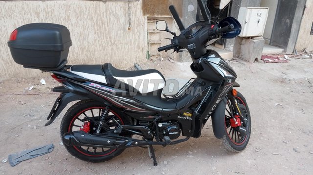 دراجة نارية من نوع sania s1000