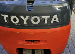 chariot elevateur électrique toyota 