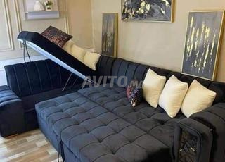 canapé d'angle foncé