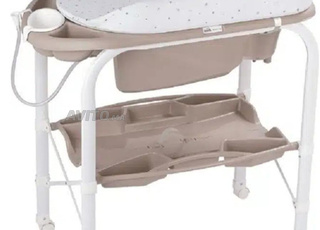baignoire et table à langer