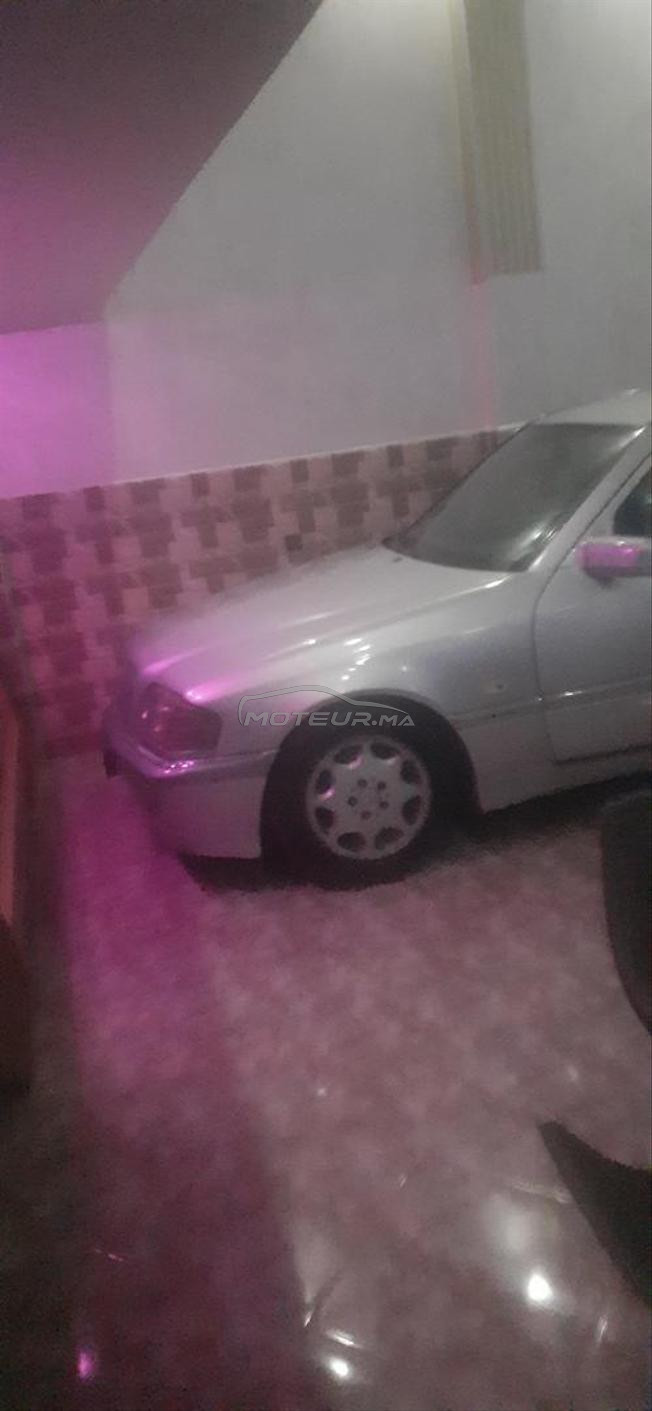 Mercedes-Benz 220