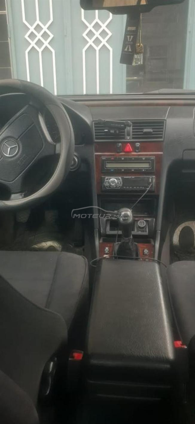 Mercedes-Benz 220