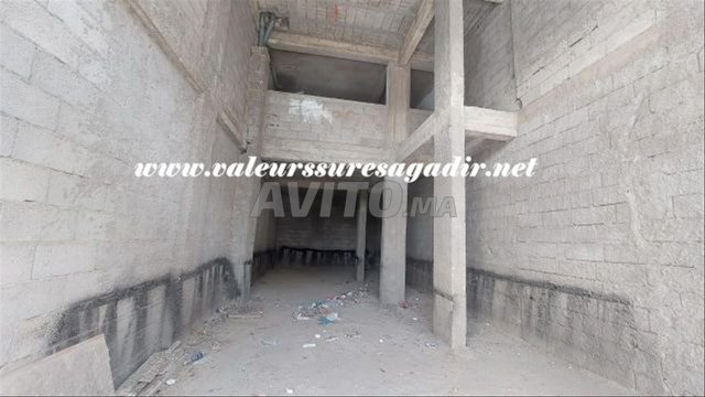 Local commercial brut de béton