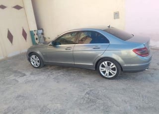 سيارة ميرسيدس 220CDI