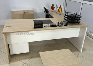 Bureau avec caisson, armoire,table basse et chaise