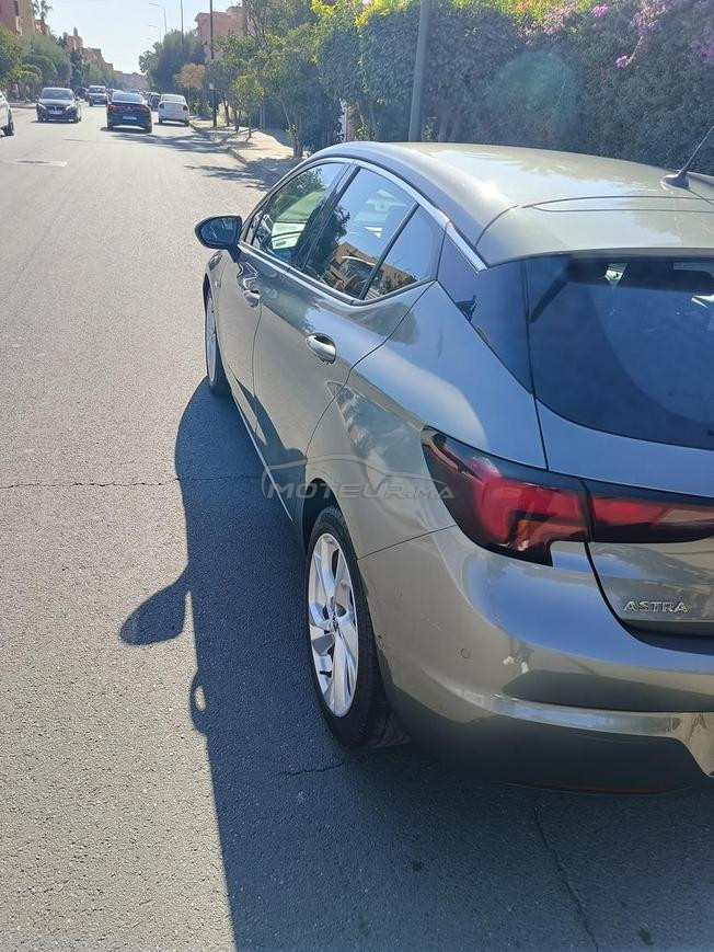 Opel Astra 2021 état neuf 