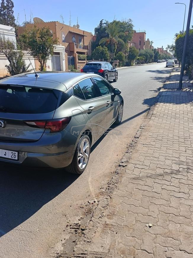 Opel Astra 2021 état neuf 