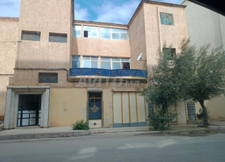 بناية تجارية للبيع 