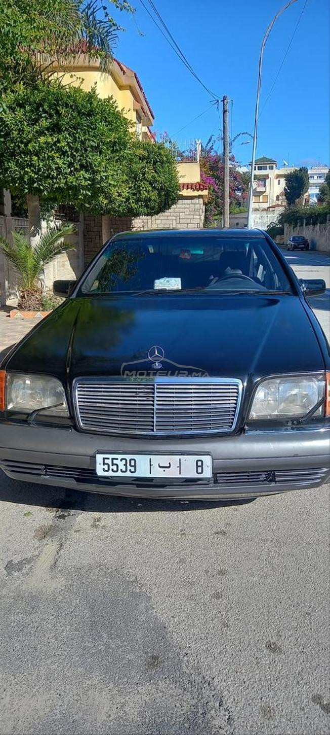   سيارة انتيك كلاسيكية 