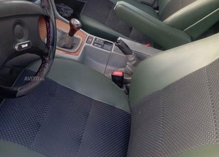 سيارة عائلية